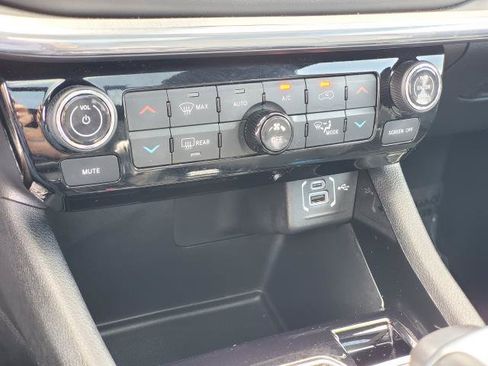 Used 2023 Jeep Compass High Altitude AWD/4WD image 18