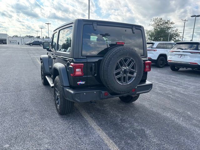 Used 2025 Jeep Wrangler Sport AWD/4WD image 12