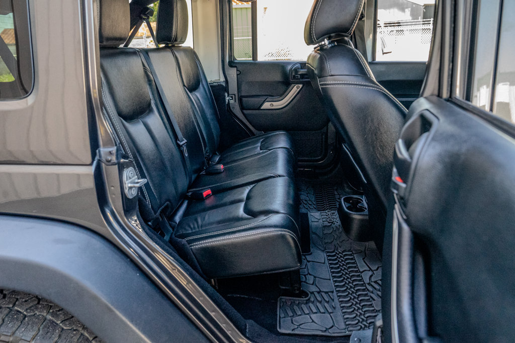 Used 2016 Jeep Wrangler Unlimited Rubicon AWD/4WD image 25