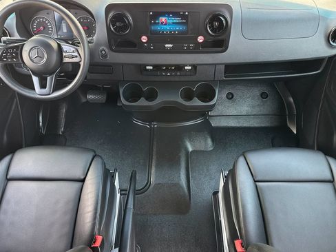 Used 2024 Mercedes-Benz Sprinter 2500 image 16