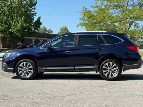 Used 2018 Subaru Outback 3.6R Touring AWD/4WD image 2