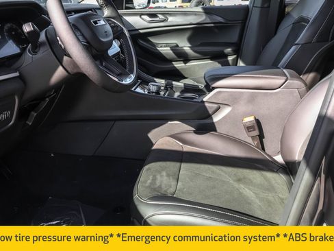 New 2025 Jeep Grand Cherokee Altitude image 5