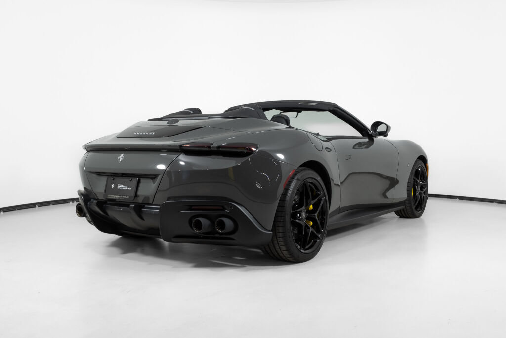 Used 2025 Ferrari Roma Spider RWD image 8