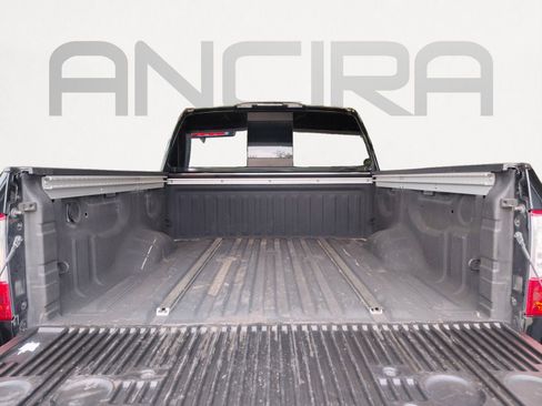 Used 2019 Nissan Titan SL RWD image 13