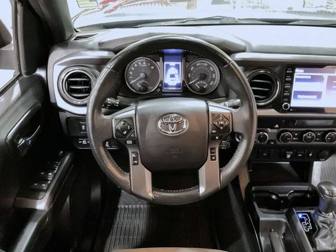 Used 2021 Toyota Tacoma TRD Off-Road AWD/4WD image 11