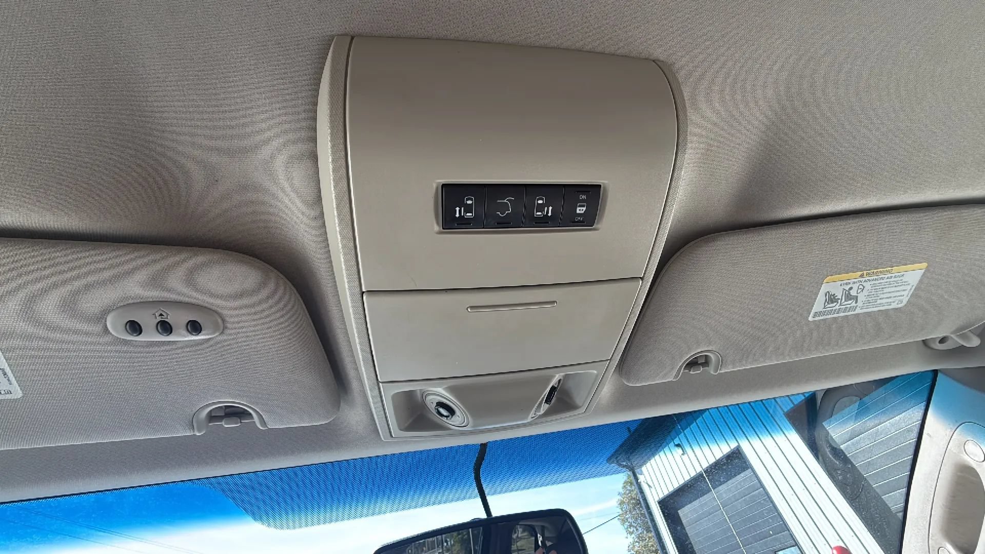 Used 2014 Chrysler Town & Country Touring FWD image 13