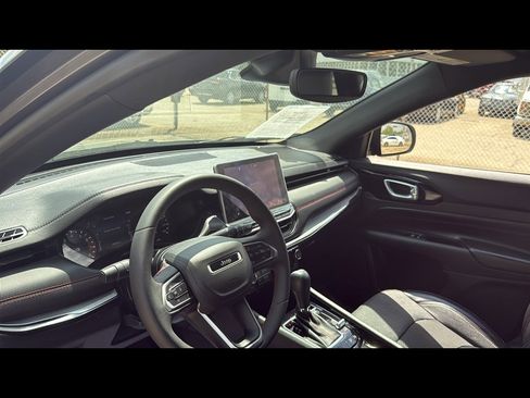 Used 2023 Jeep Compass Trailhawk image 9