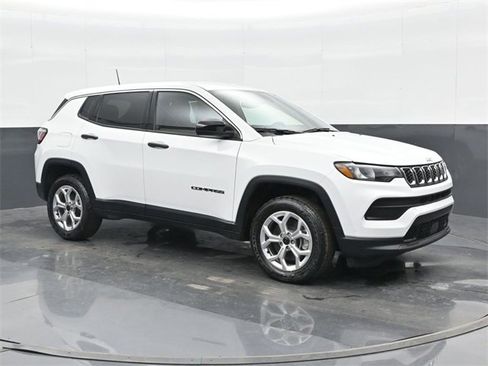 Used 2025 Jeep Compass Sport image 6