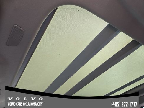 Used 2022 Volvo V90 B6 Cross Country image 24