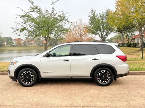 Used 2019 Nissan Pathfinder SL image 4