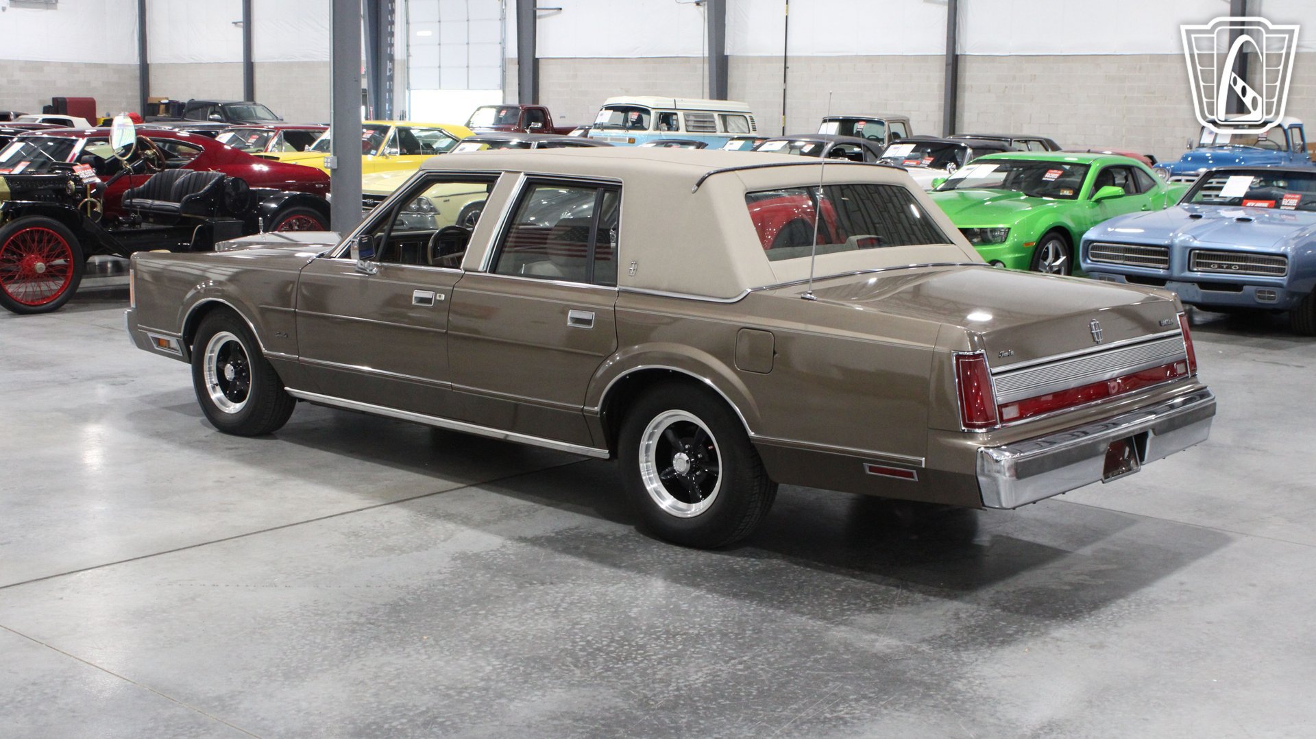 Used 1989 Lincoln Town Car RWD image 14