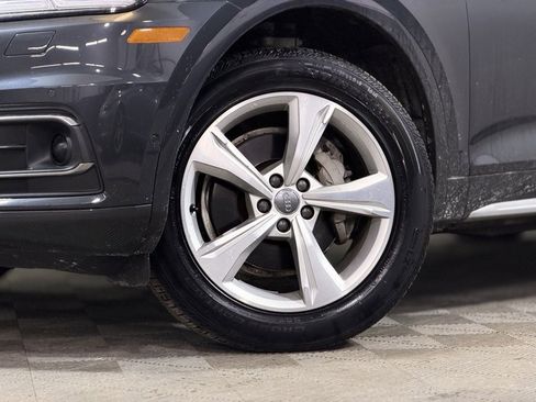 Used 2020 Audi Q5 Prestige w/ Prestige Package image 2
