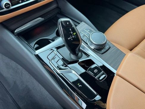 Used 2021 BMW 530i w/ Convenience Package RWD image 20