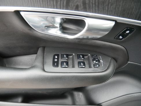 Used 2020 Volvo XC90 T5 Momentum image 20