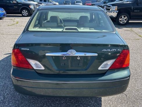 Used 2001 Toyota Avalon XLS FWD image 4