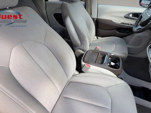 Used 2019 Chrysler Pacifica Touring Plus FWD image 13