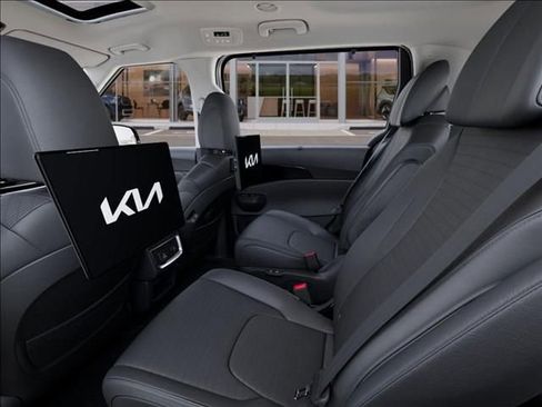 New 2025 Kia Carnival SX Prestige FWD image 18