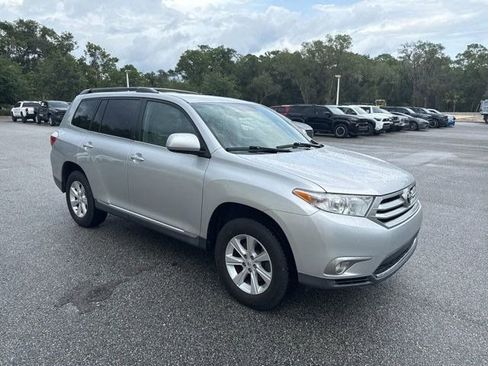 Used 2012 Toyota Highlander FWD w/ Tech Pkg image 3