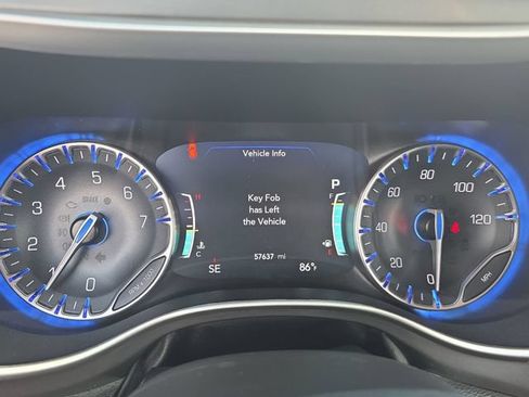 Used 2023 Chrysler Pacifica Touring-L FWD image 21