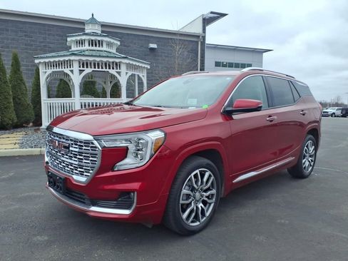 Used 2024 GMC Terrain Denali w/ Denali Premium Package AWD/4WD image 2