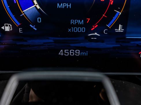 Used 2025 Chevrolet Suburban High Country image 21