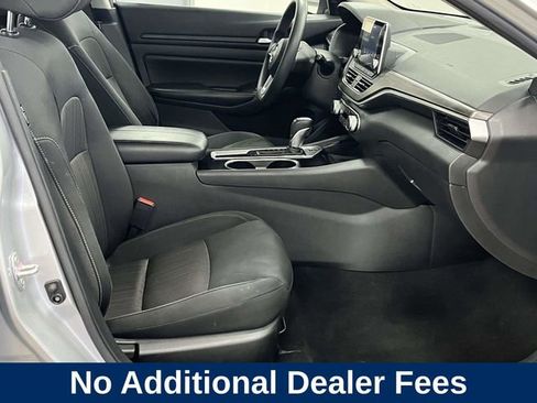 Used 2024 Nissan Altima 2.5 SV FWD image 23