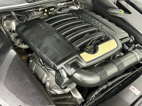 Used 2018 Porsche Cayenne Platinum Edition image 49