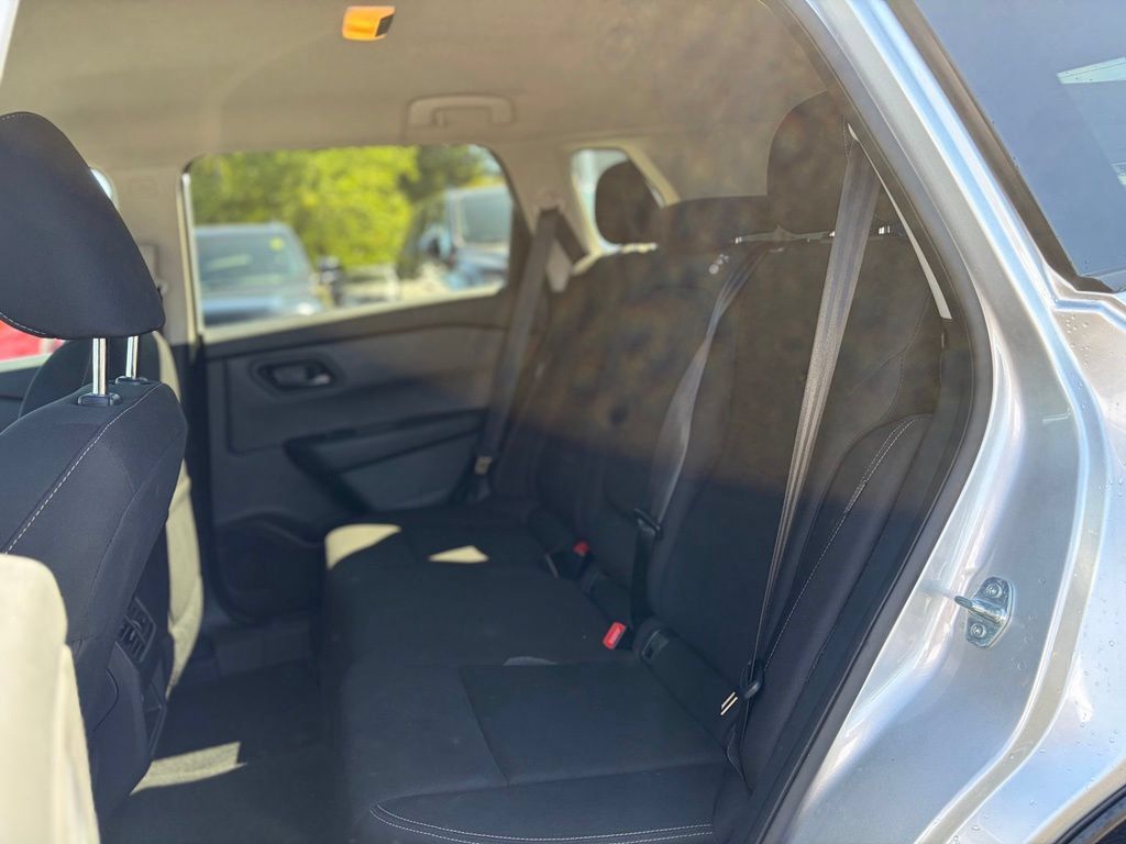 Used 2024 Nissan Rogue S AWD/4WD image 10