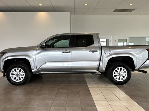 Certified 2025 Toyota Tacoma SR5 AWD/4WD image 7