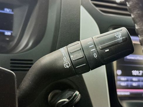 Used 2015 Ford Explorer XLT w/ Equipment Group 202B FWD image 14