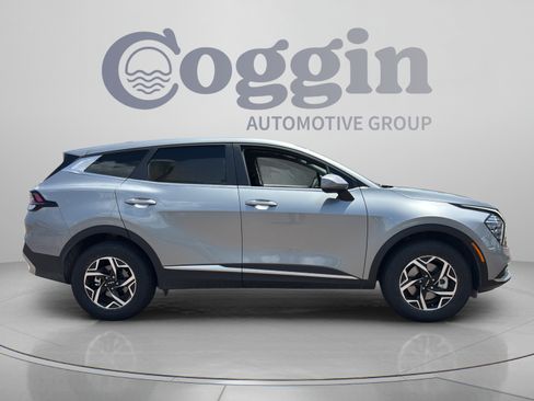 Used 2024 Kia Sportage LX AWD/4WD image 6