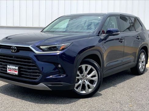 Used 2025 Toyota Grand Highlander AWD image 2