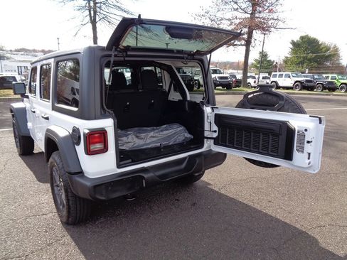 Certified 2024 Jeep Wrangler Sport S image 19