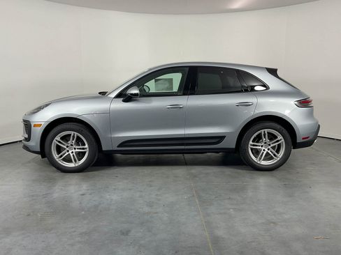 Certified 2025 Porsche Macan image 2