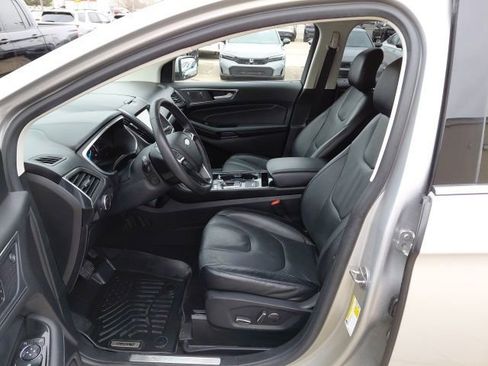 Used 2019 Ford Edge Titanium image 24