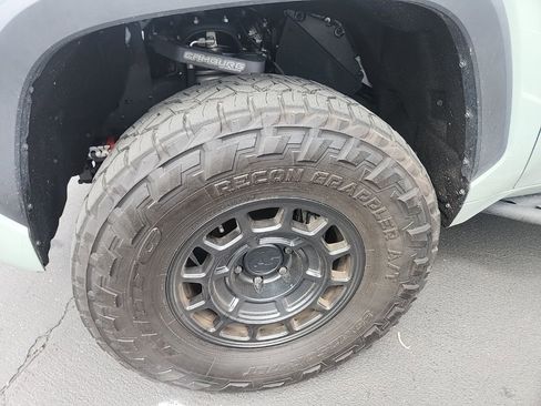 Used 2023 Toyota Tundra Limited w/ TRD Off-Road Package image 9