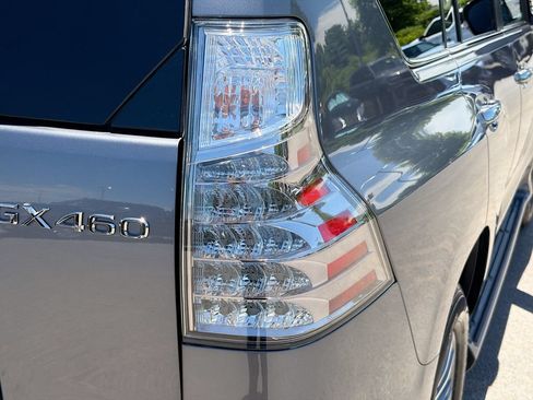 Used 2022 Lexus GX 460 Luxury w/ Accessory Package AWD/4WD image 11