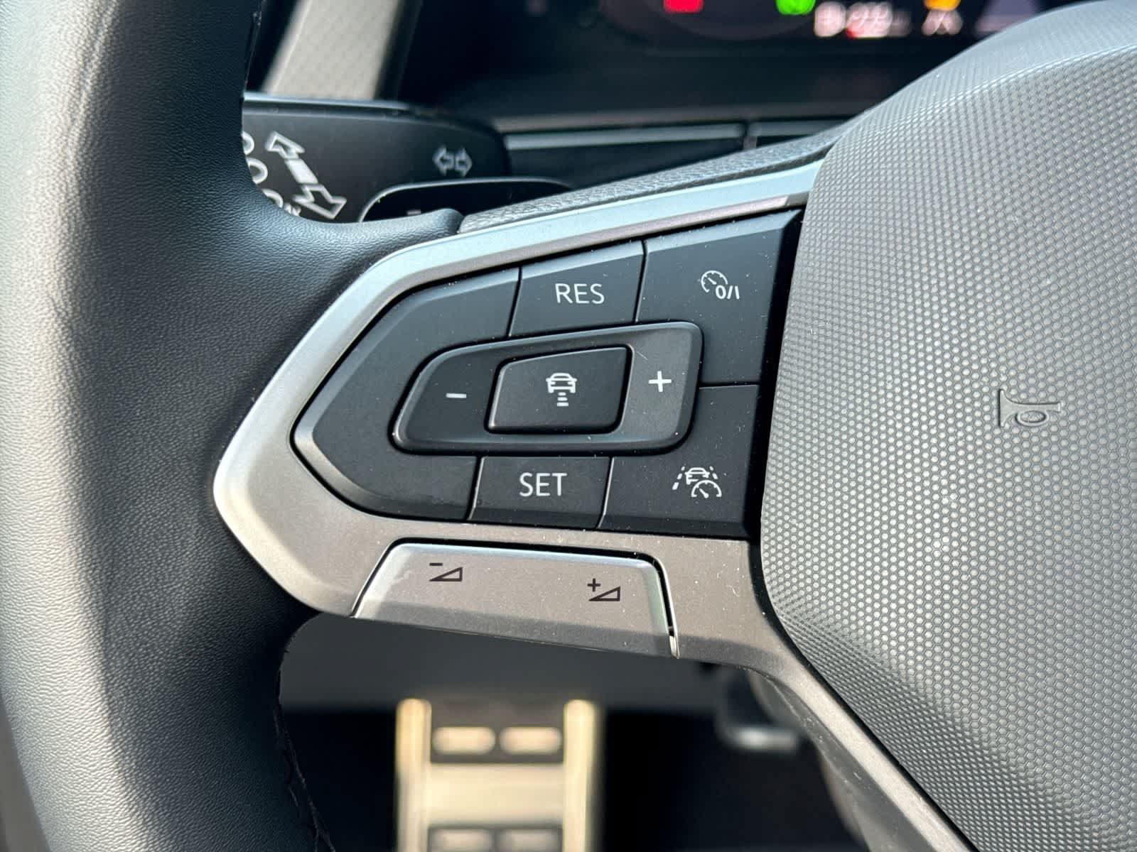 Used 2024 Volkswagen Atlas Peak Edition SEL AWD/4WD image 30
