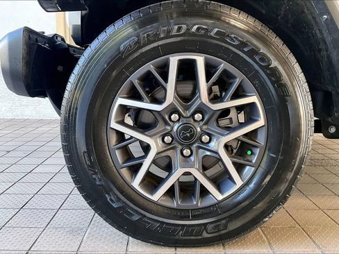 Used 2025 Jeep Wrangler Unlimited Sahara AWD/4WD image 32