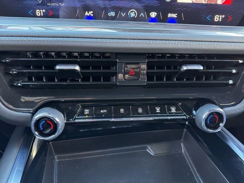 Used 2025 Chevrolet Suburban LS image 36