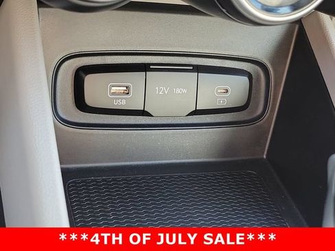 Used 2025 Hyundai Venue SEL FWD image 13