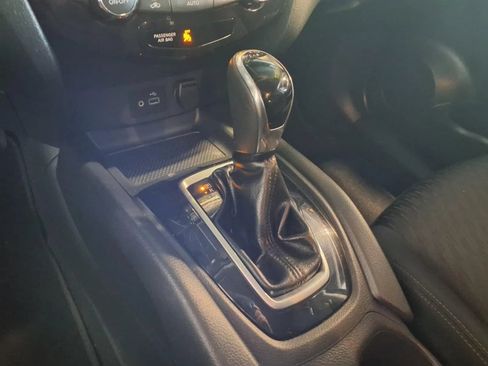 Used 2018 Nissan Rogue SV w/ Premium Package AWD/4WD image 24