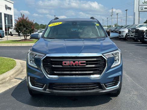 Used 2024 GMC Terrain SLE w/ Driver Convenience Package AWD/4WD image 2