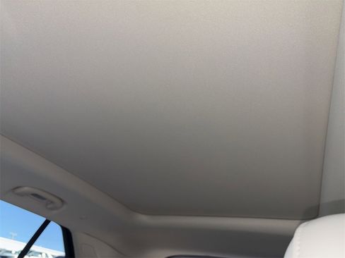 Used 2023 Buick Envision Avenir image 22