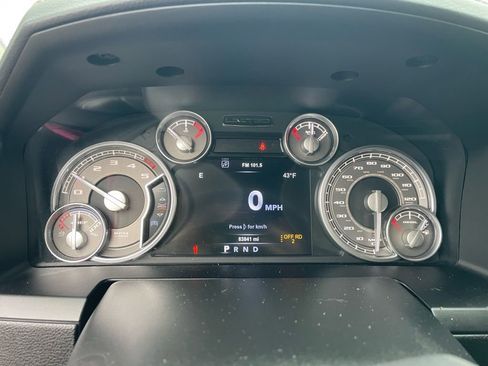 Used 2015 RAM 1500 Limited image 32