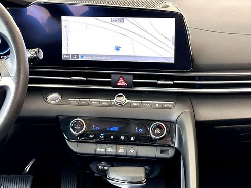 Used 2024 Hyundai Elantra SEL image 29