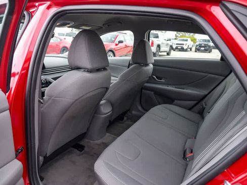 Used 2023 Hyundai Elantra SEL w/ Convenience Package image 18