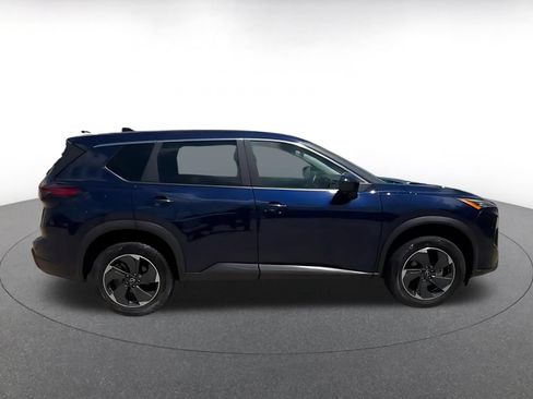 Used 2025 Nissan Rogue SV AWD/4WD image 16