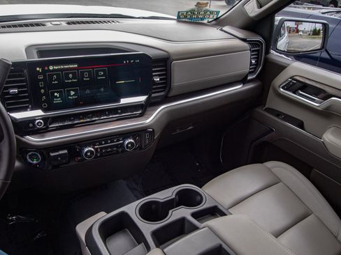 Used 2025 GMC Sierra 1500 SLT image 15