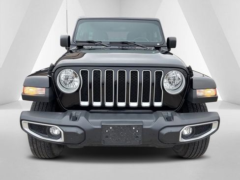 Used 2021 Jeep Wrangler Unlimited Sahara image 2